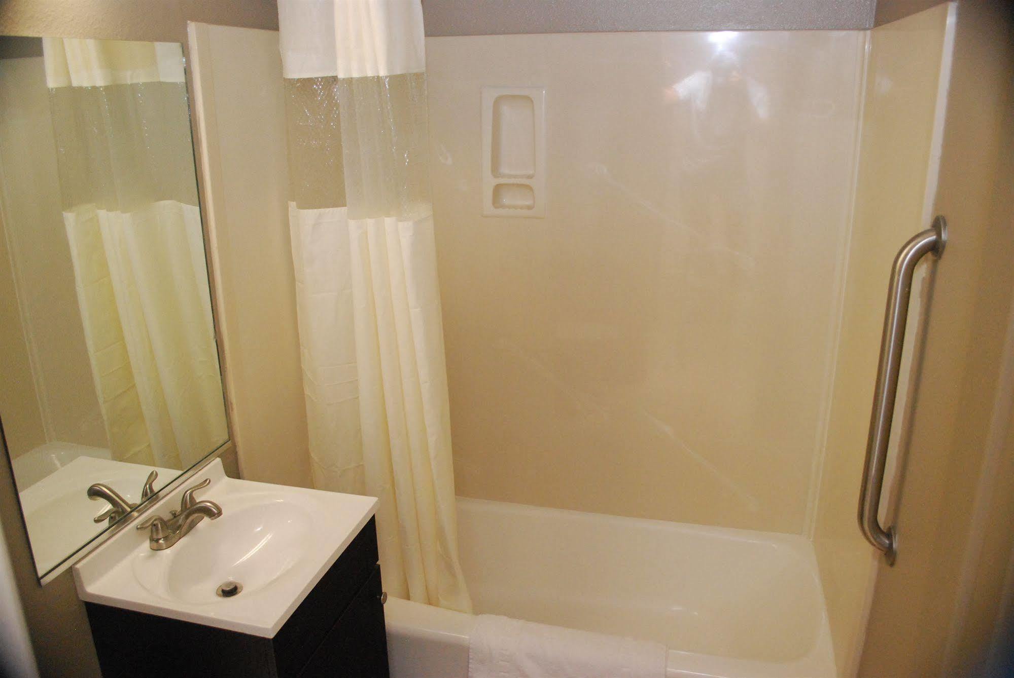 Friendly Hills Inn Уиттиер Экстерьер фото