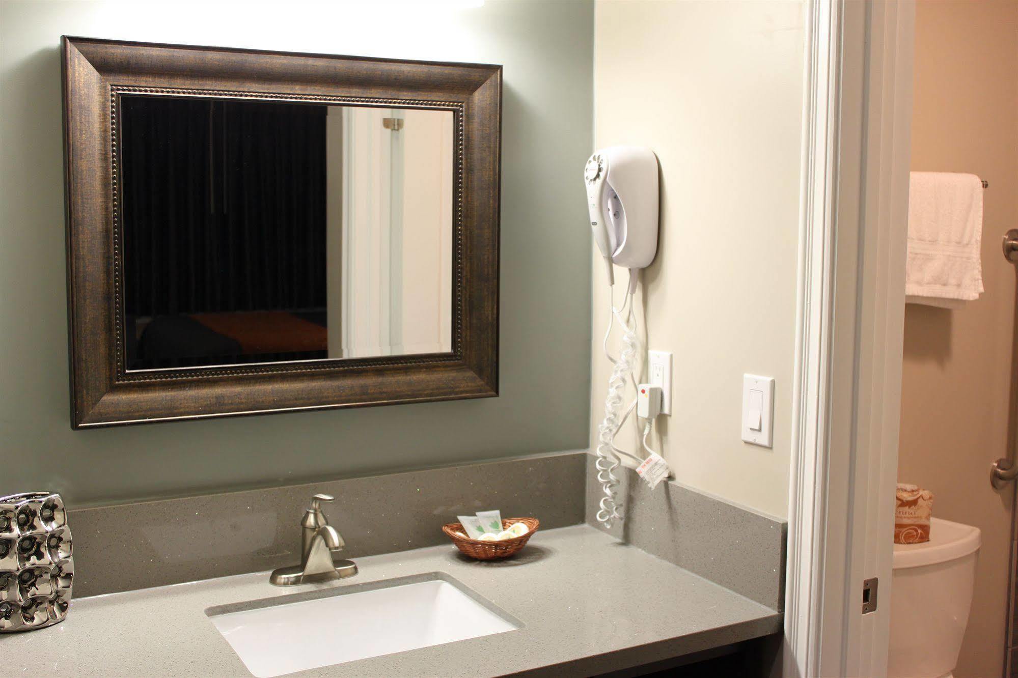 Friendly Hills Inn Уиттиер Экстерьер фото